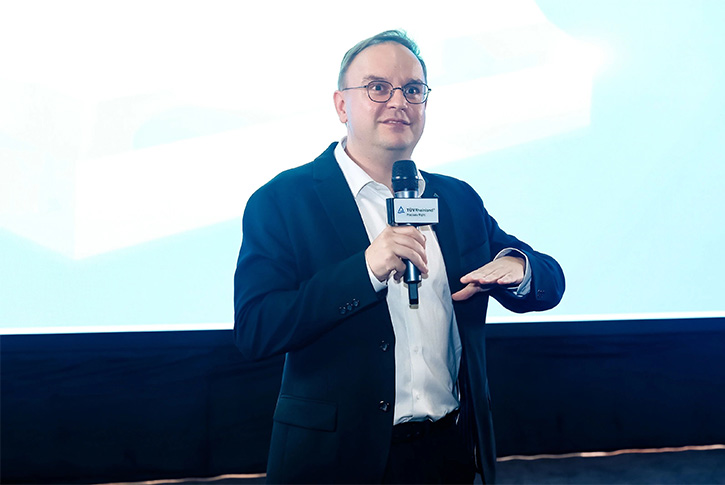 中影CINITY LED顯示屏幕獲得TüV萊茵低藍光