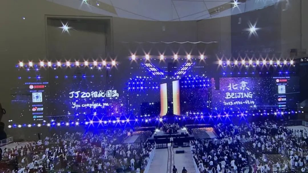 案例集錦丨UT透明屏助力全球歌星震撼開唱